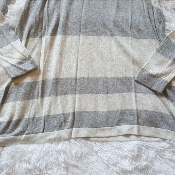 Olive & Oak Gray and White Striped Long Sleeve Top Size XS - Picture 6 of 6